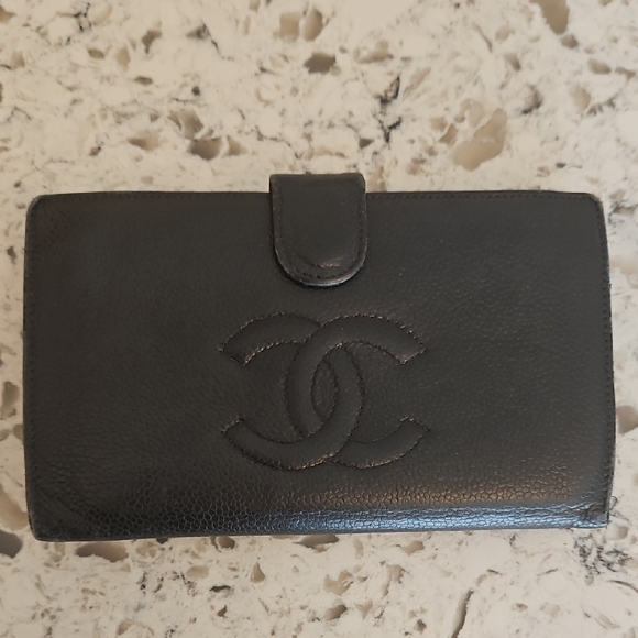 CHANEL Handbags - Chanel Caviar Timeless CC Black Leather Wallet with Kisslock Closure